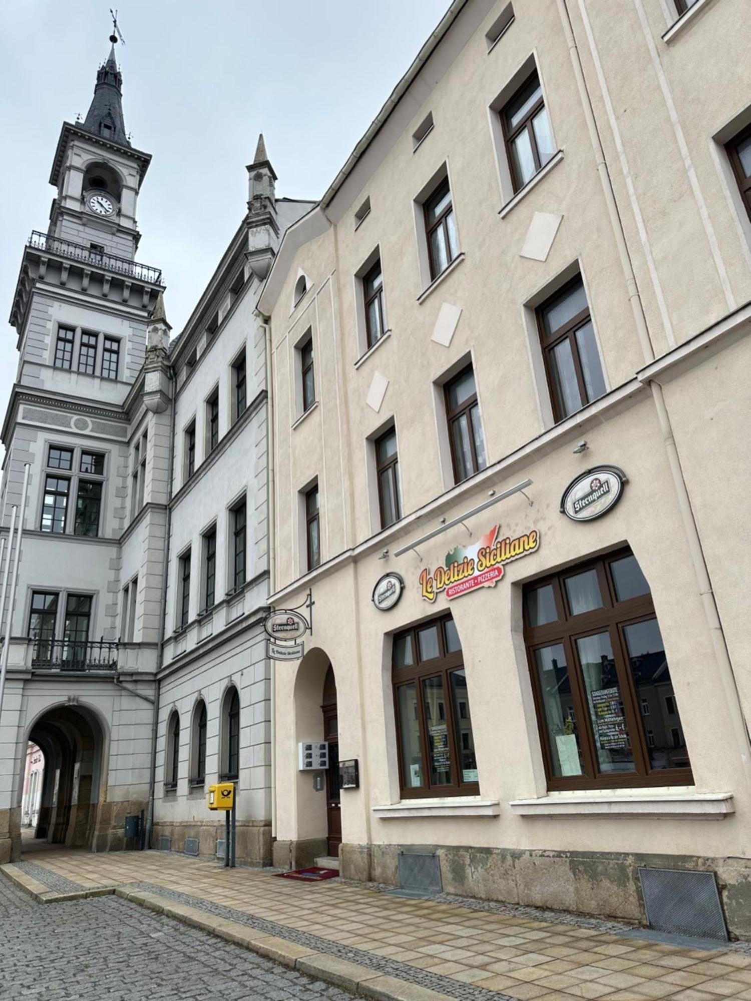 Kleinzimmer Am Markt Oelsnitz Exterior foto