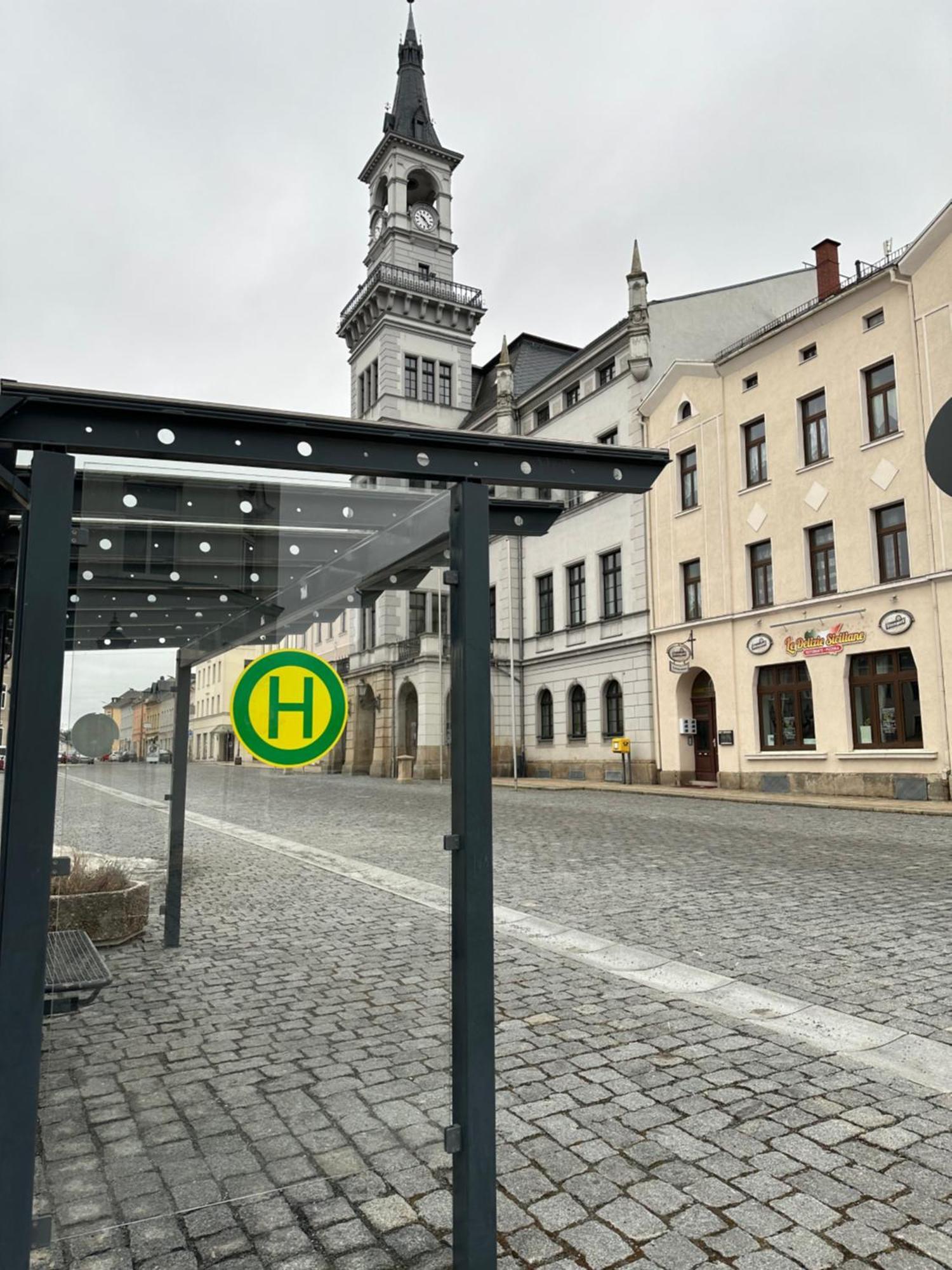 Kleinzimmer Am Markt Oelsnitz Exterior foto